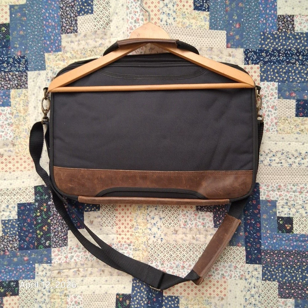 Duluth Trading Co Messenger Bag Navy Blue and Leather Laptop Carrier